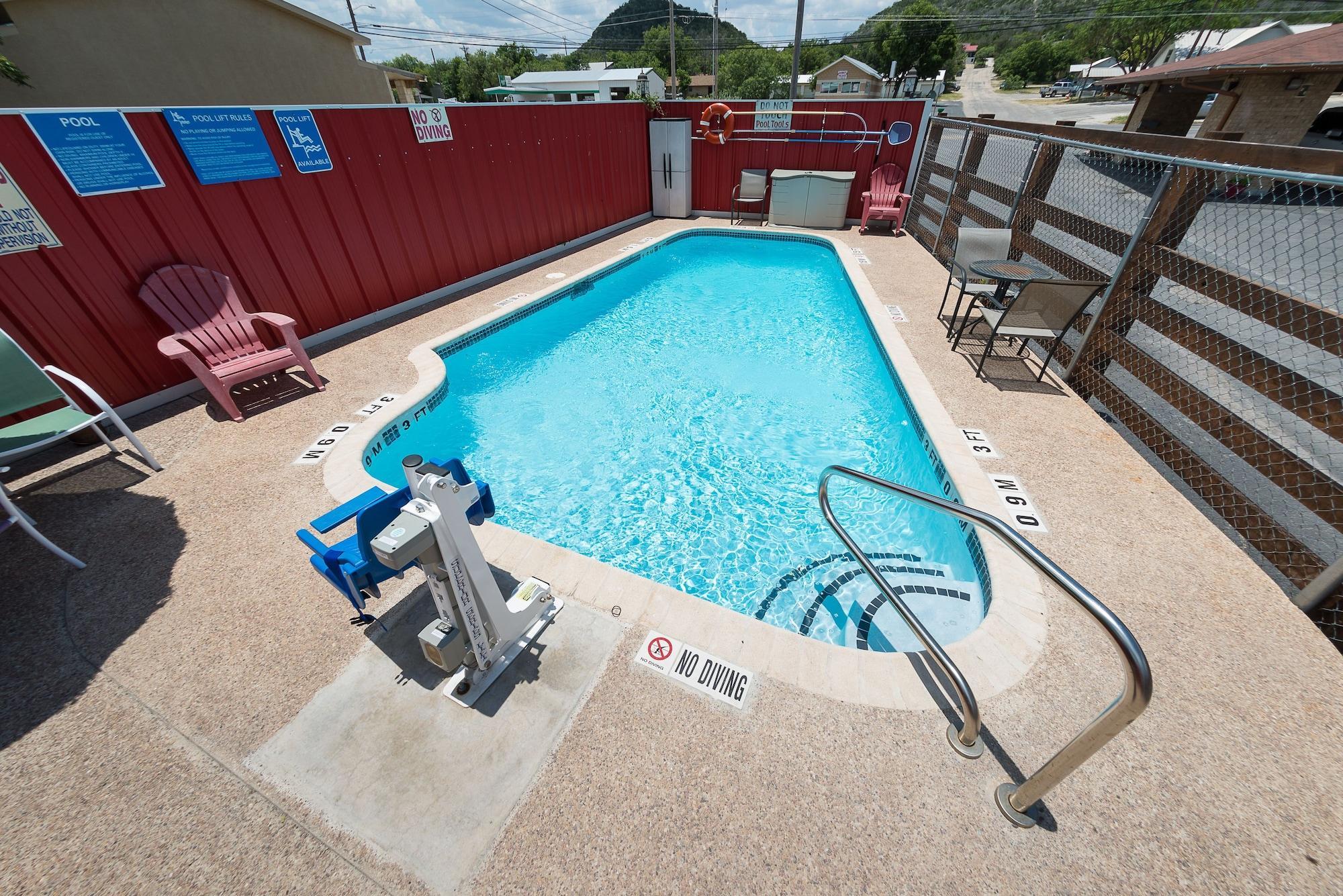 Americas Best Value - Legend's Motel 2*